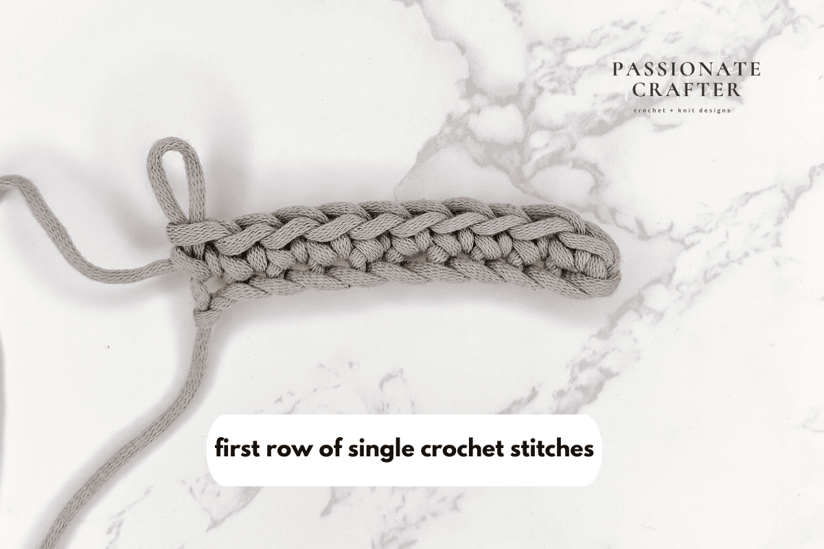 first row of single crochet stitch