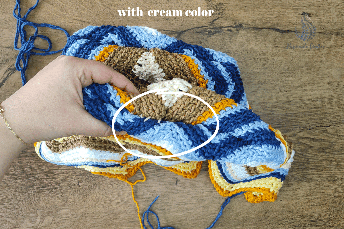making side seam of bag's bottom with cream color