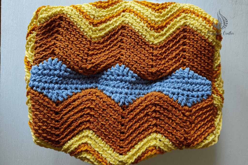 final look of a seamed bottom of a crochet bag
