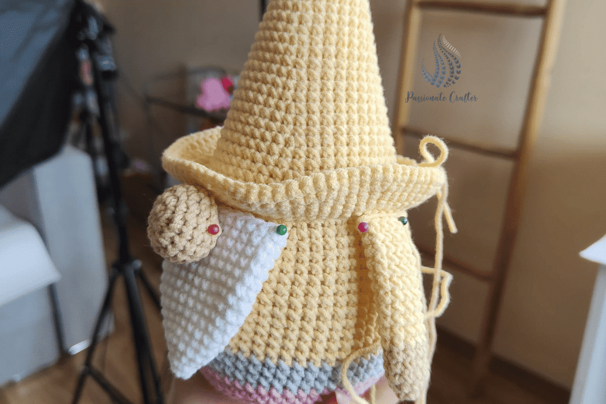 how to sew hands of a crochet gnome