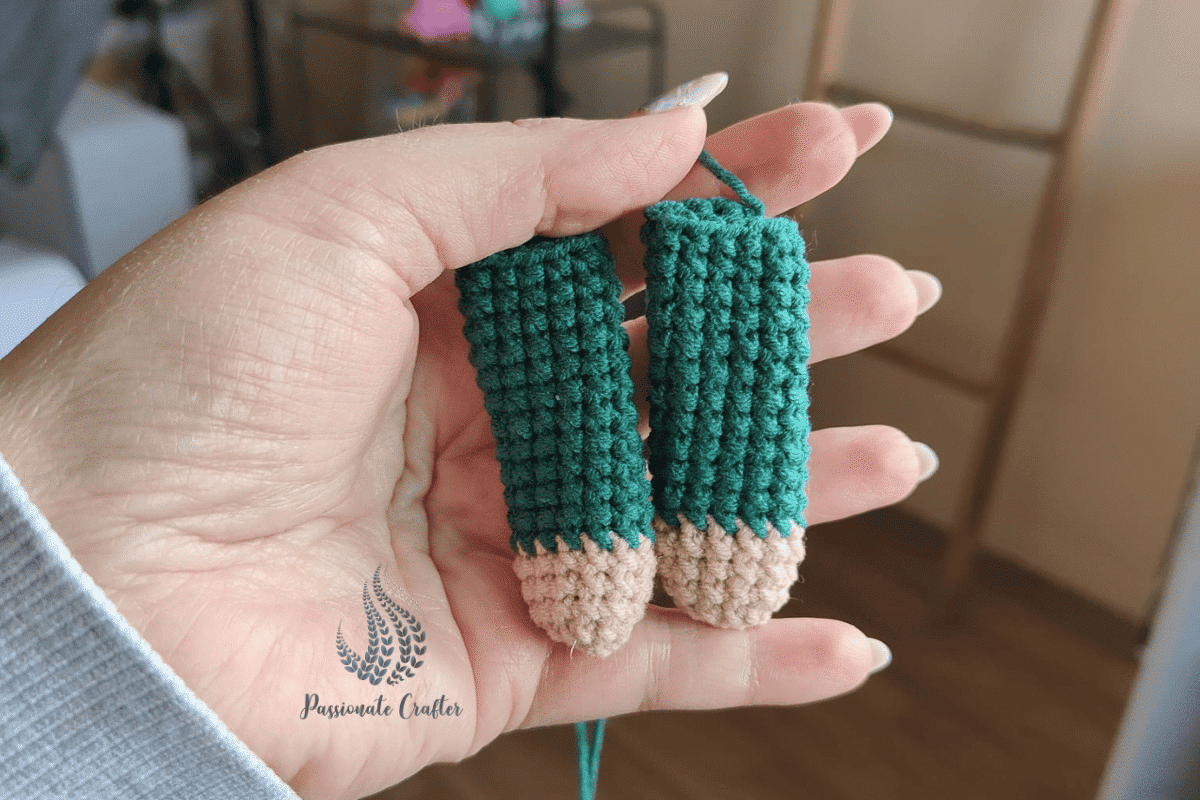 how to crochet hands for crochet gnome amigurumi