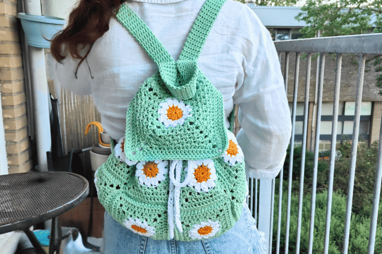 Crochet daisy backpack free pattern