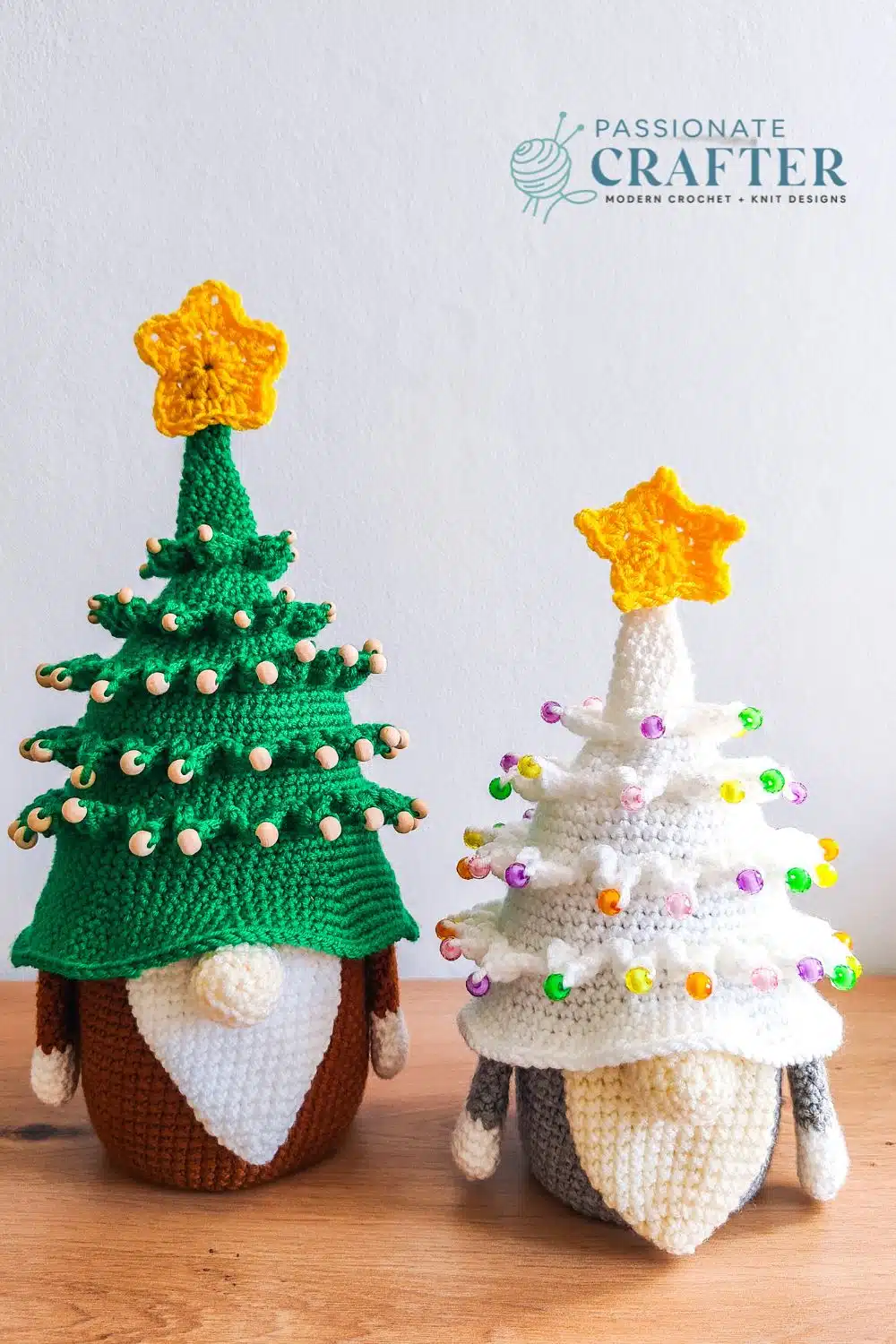 Christmas tree Gnome for 16 oz and 32 oz jars crochet pattern free