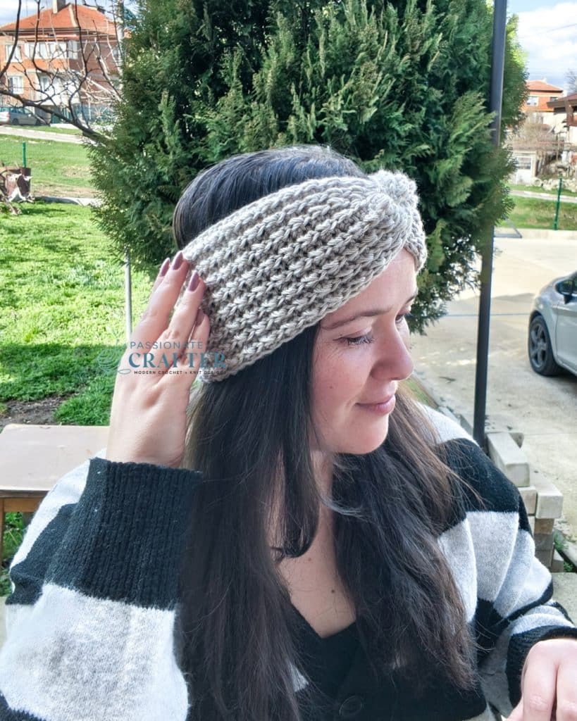 Easy crochet pixel ear warmer in 6 different sizes from baby to adult